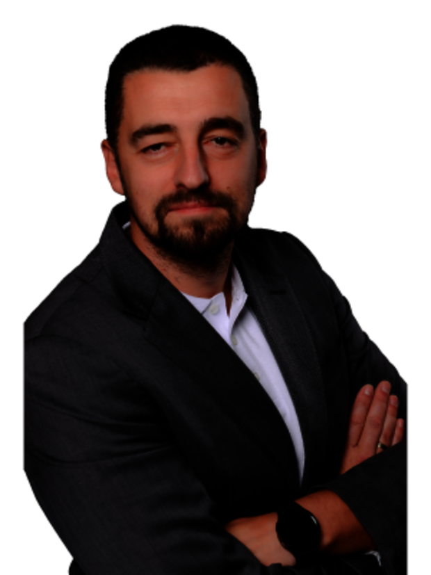 Ismar Efendic, CTO and Founder of DC Smarter, with over 16 years of experience in IT, specializing in agile methodologies, global infrastructure development, and innovative technologies like AR and AI.